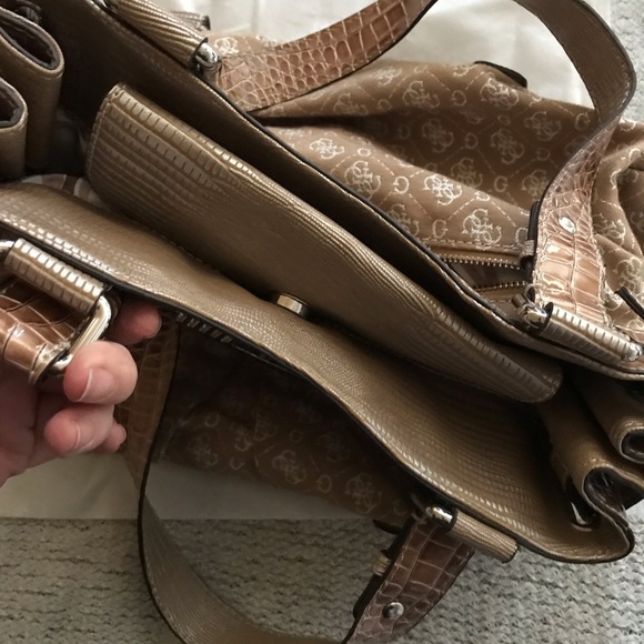 Guess Purse - Picture 7 of 8